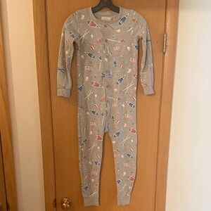 Arborist Kids Boys Girls Winter Skiing Hockey Snowshoe Print Pajama Size 6-7